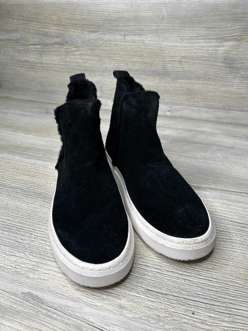 UGG ALAMEDA CHELSEA 1130781 BLACK SIZE 7.5 WOMAN’S SNEAKER/ BOOT
